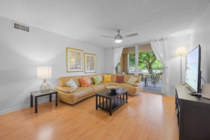 Cozy & Beautiful Apt / A Few Blocks Aventura Mall - Aventura, FL