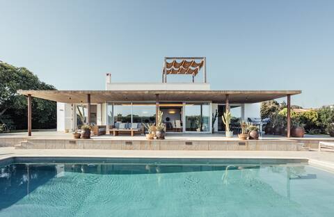 Contemporary and amazing villa with private pool