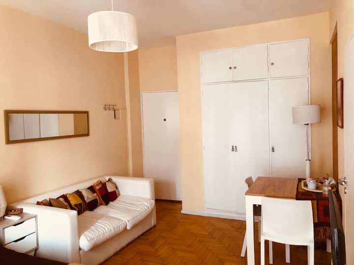 Kitnet mobiliada no 6º andar em Colegiales