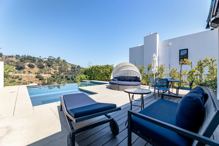 Luxurious, Hollywood Hills Modern Home with Views!