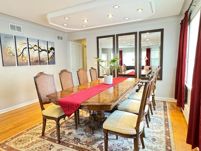 Spacious 3600 SQ Ft. Home next to Park & Transit