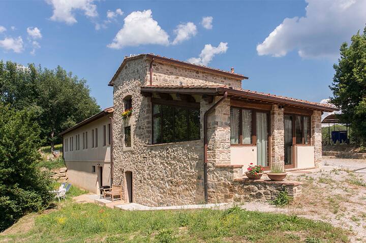 本　UNA CASA PFRFETTA   イタリア　家事 Rocco's little house - Houses for Rent in Farnocchia