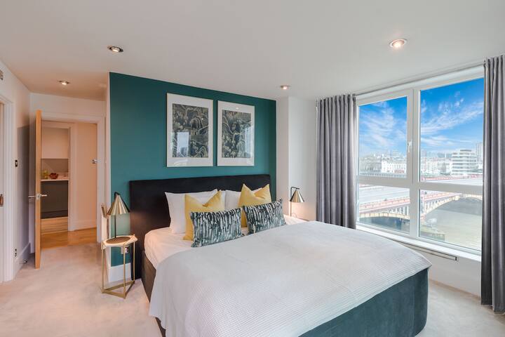 Thames Design Home:Sky-High LuxXe with AweSomeView gallery image 4