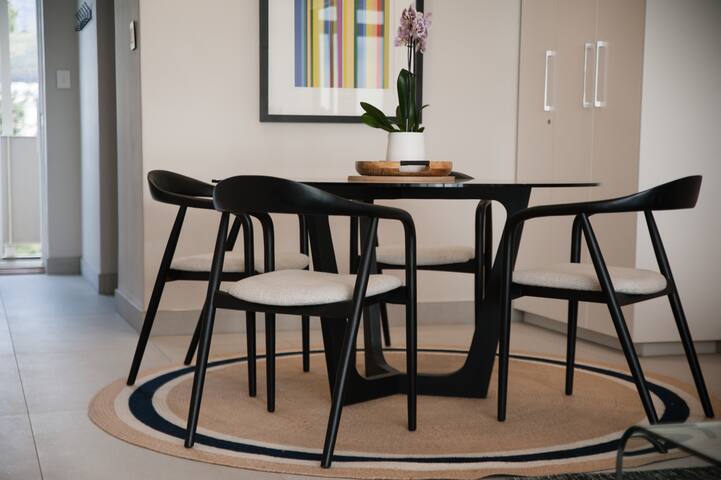 Beach Front Apartment – Mouille Point gallery image 3