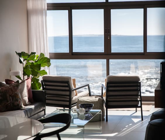 Beach Front Apartment – Mouille Point