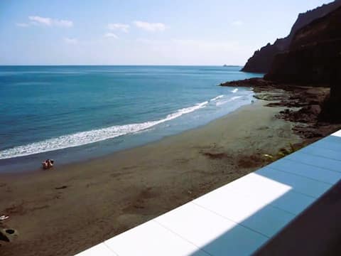 Anuncio de Airbnb popular: Apartment at the seashore en Santa Cruz De Tenerife