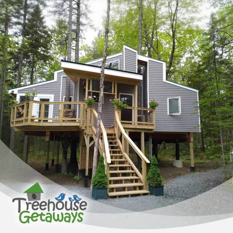 Treehouse near Bar Harbor. Luxurious and private!