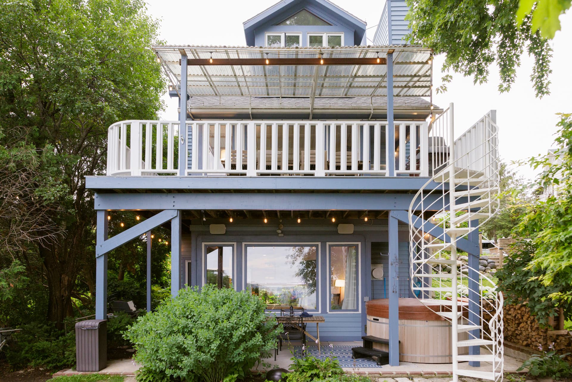 Downtown Lake Monona Haven: Hot Tub, Sauna & SUPs