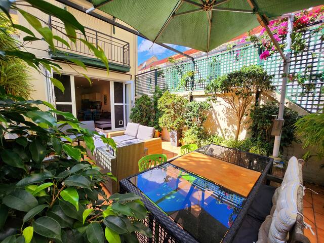 Surry hills: Central Sydney 5 bedroom home gallery image 2