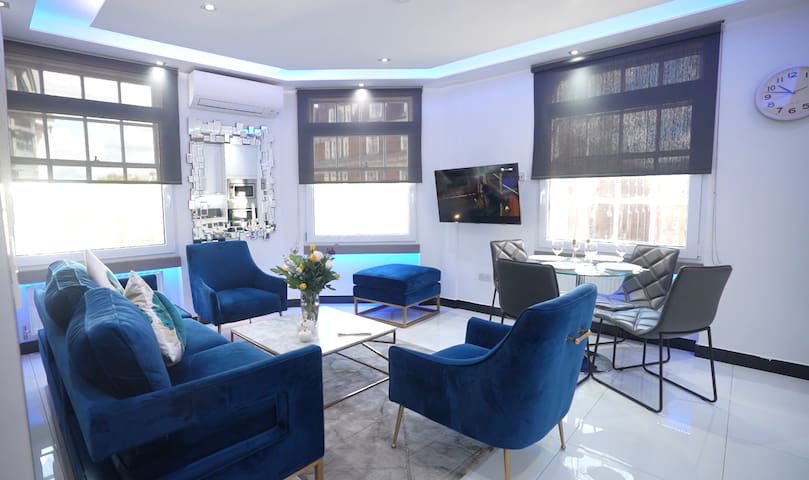 Spacious Four-Bedroom Apartment Near Oxford Street