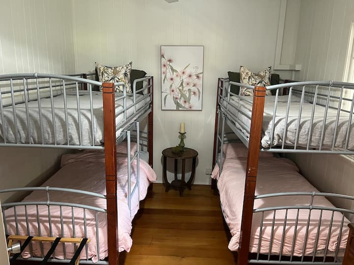 Стая с двуетажно легло във ферма
