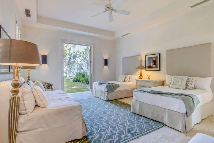 Corales 114 – Stunning Marble Estate Villa