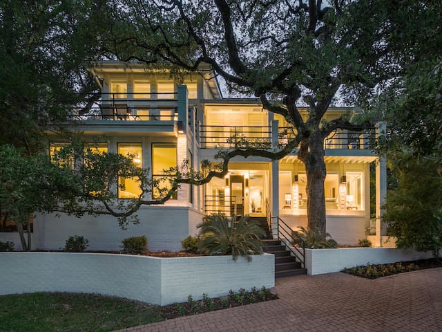 Contemporary Lake Austin Estate Near Downtown