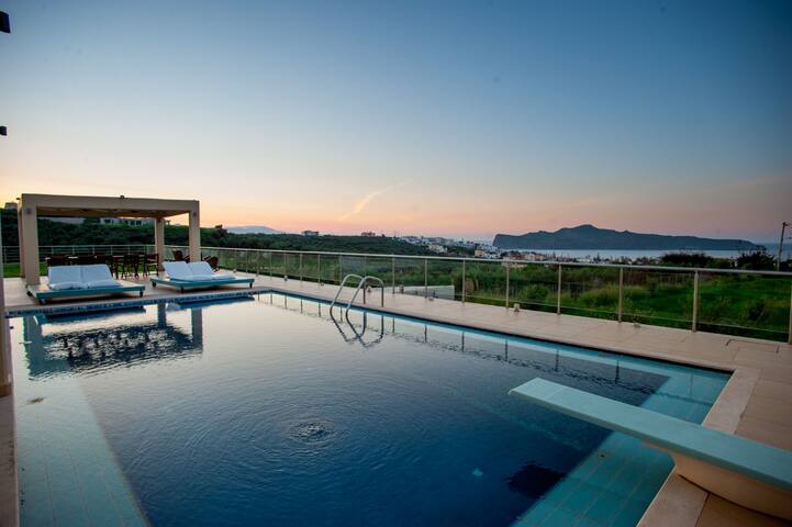 Heated Pool * Jacuzzi * 850mt to Beach & Tavernas gallery image 2