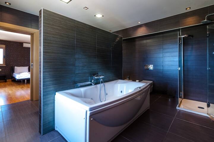 Heated Pool * Jacuzzi * 850mt to Beach & Tavernas gallery image 4