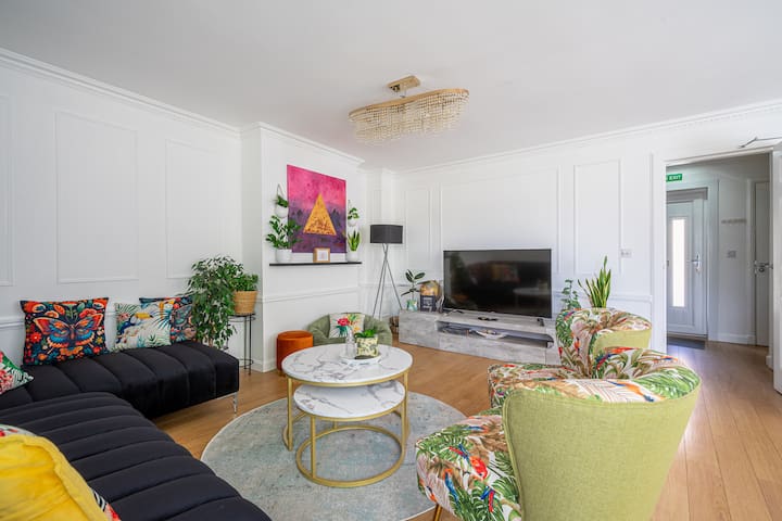 City Centre house – Arthur’s Seat View, Parking