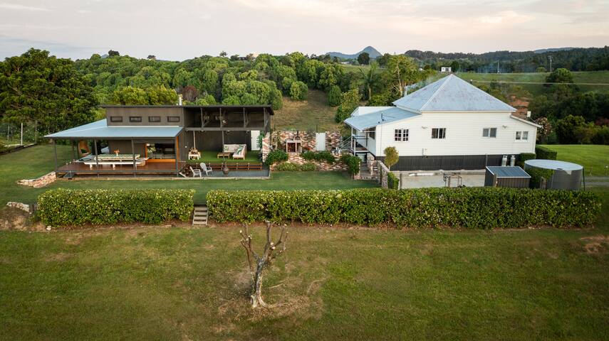 Thirlestane Farm Cottage & Barn-Cooroy