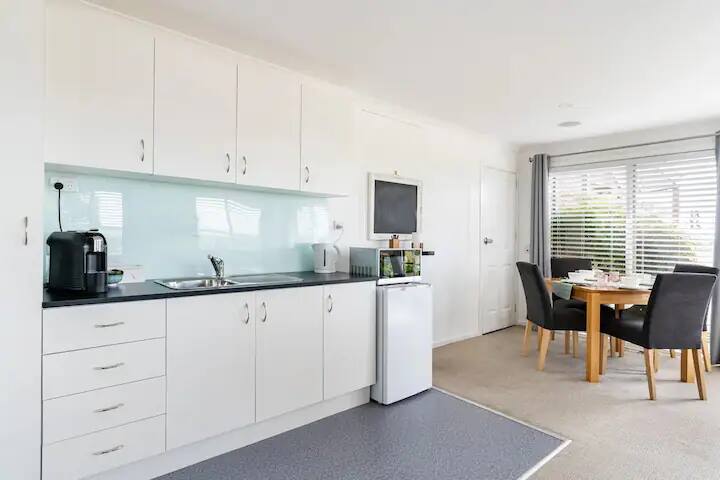 Yarra Valley Views Spacious 2 bedroom guest suite gallery image 5