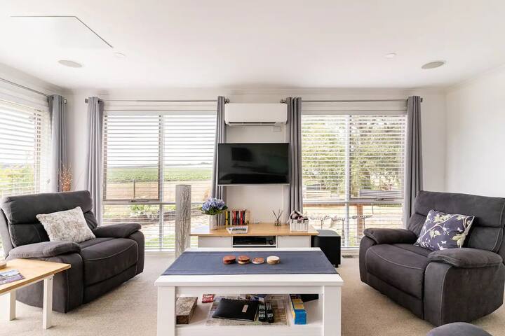 Yarra Valley Views Spacious 2 bedroom guest suite gallery image 2
