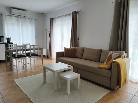 Top Airbnb: Spacious 60m² Apartment with Pool near Cannes à Vallauris