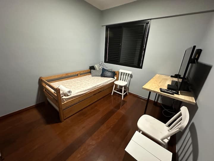 Pohľad na spálňu 1 cez vstupné dvere.