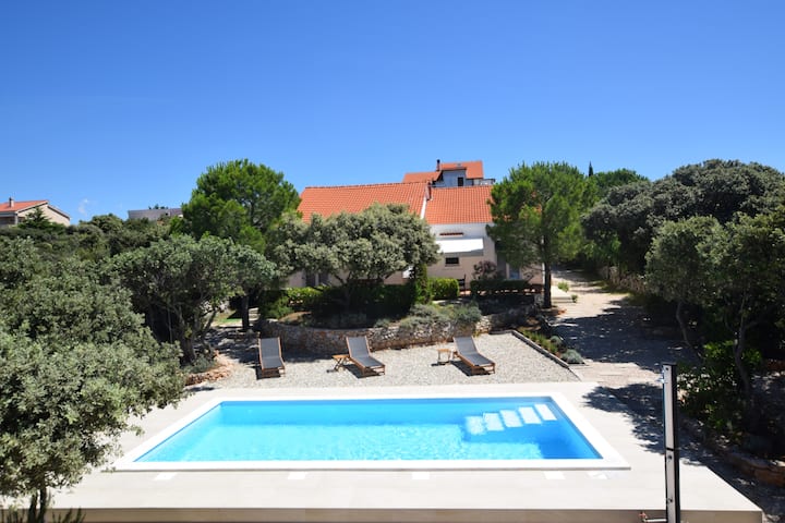 Relaxing house with private swimming pool  !