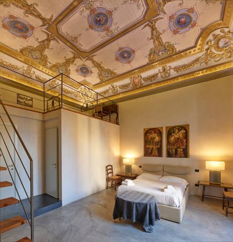 La Marmora, Historic Frescoed Home in Florence