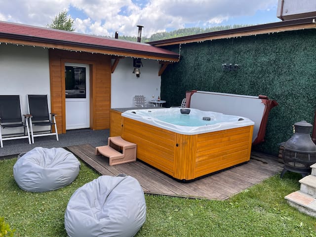 Bnbees Ltd. managed Airbnb listing 1