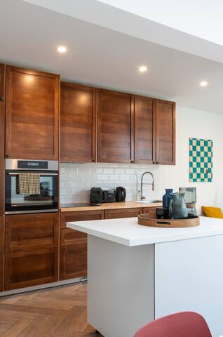 Lovely house in trendy location. gallery image 2