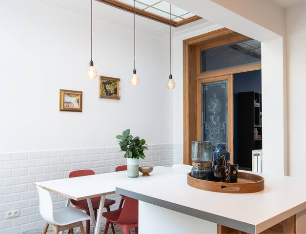 Lovely house in trendy location. gallery image 3