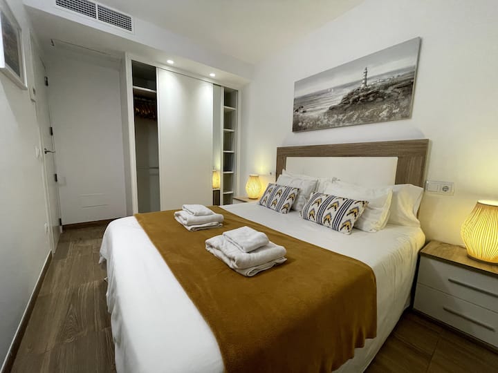 Ghorofa ya kwanza ya chumba cha watu wawili.