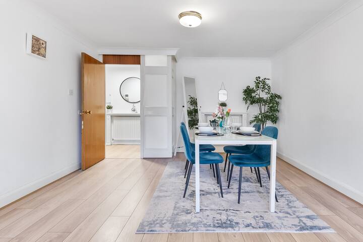 The Queensborough 2 Bed Apartment by Hyde Park gallery image 2