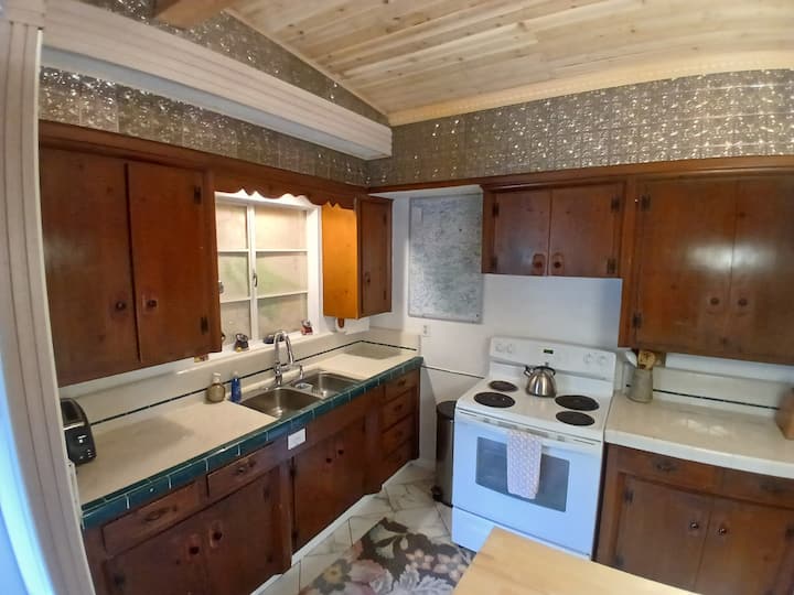 “Cozy Uptown Bungalow” With Premier Location! - Sedona, AZ