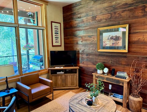 Top performing Airbnb: Bigfork Village Rapids Condo in Bigfork