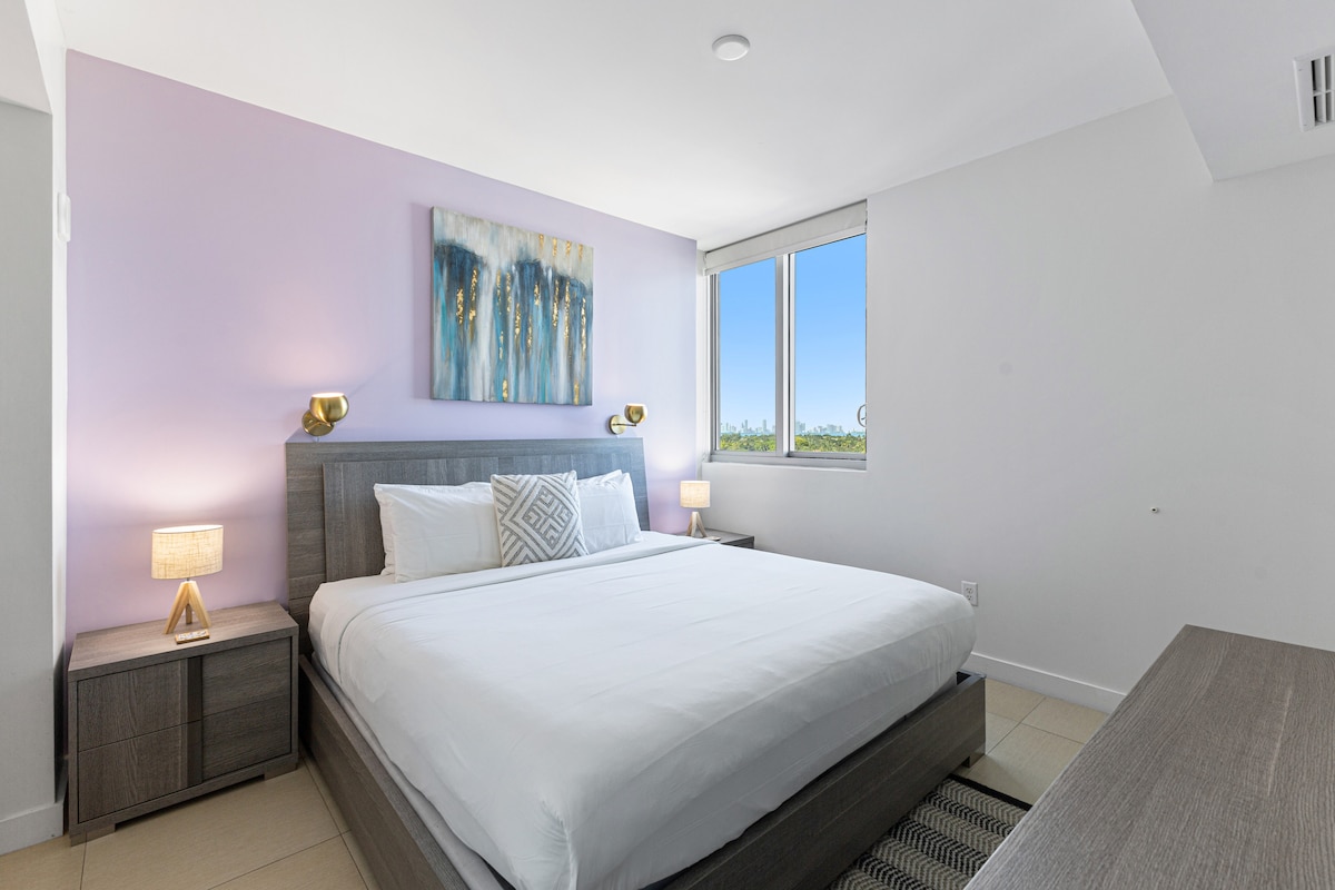 带小窗户的舒适卧室类型