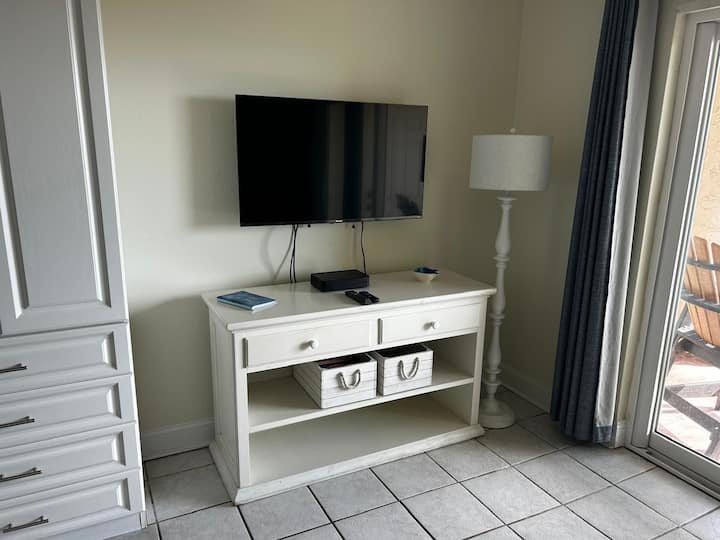 Perfect Located Ocean Front Efficiency. - Marineland Dolphin Adventure, St. Augustine
