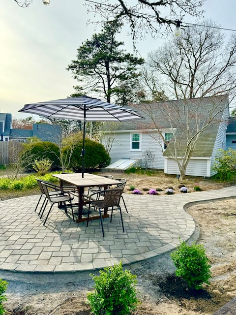 Charming Cape Cod Getaway by Beaches, Walk to Pond