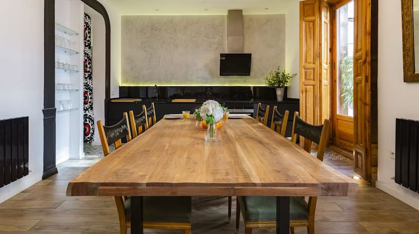 Elegante apartamento en la zona centro/Atocha con cuatro dormitorios en suite.