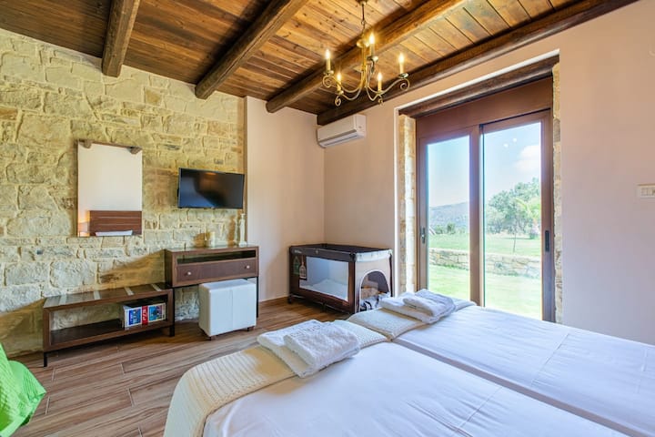 Bedroom 2 with two single beds. Offers stunning views, cozy bedding, tv and air conditioning.