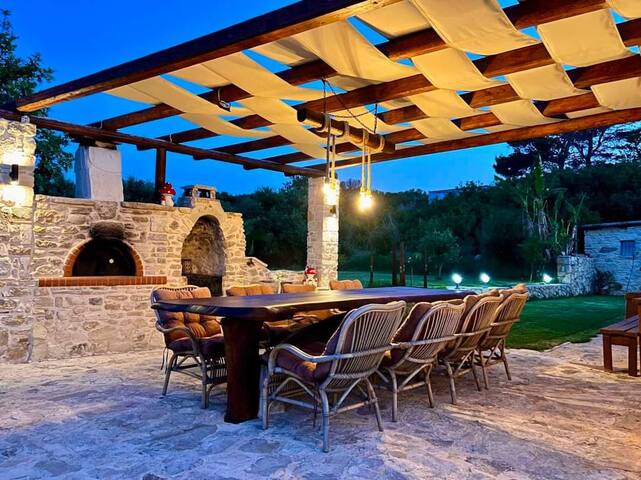 Near to Beach / Private Heated Pool / Playground gallery image 4