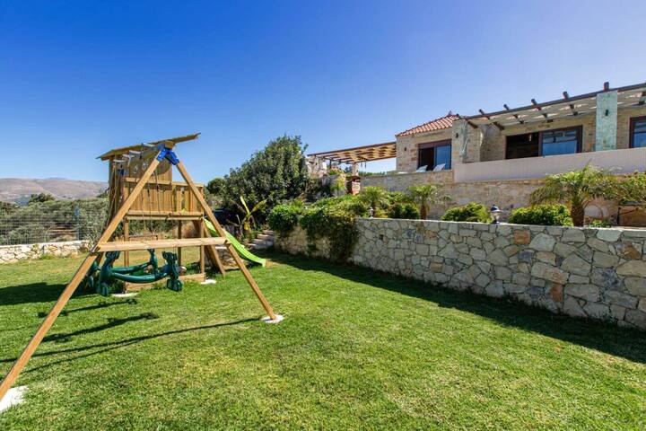 Near to Beach / Private Heated Pool / Playground gallery image 5