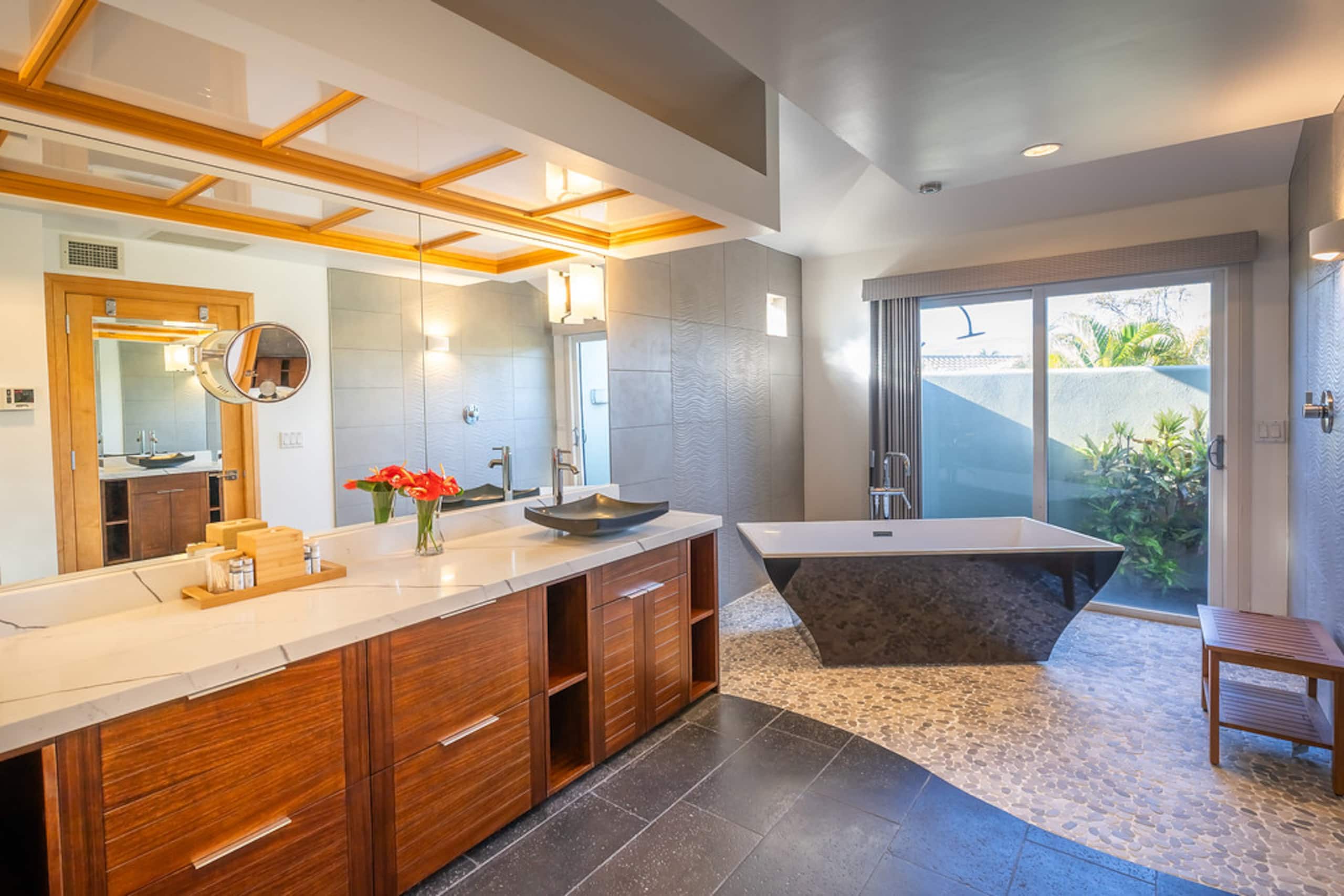 Home in Waimea · ★4.92 · 5 bedrooms · 5 beds · 6 baths - Image 14