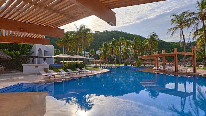 Oceanview Condo with Private Pool # 1005 - Condominiums for Rent