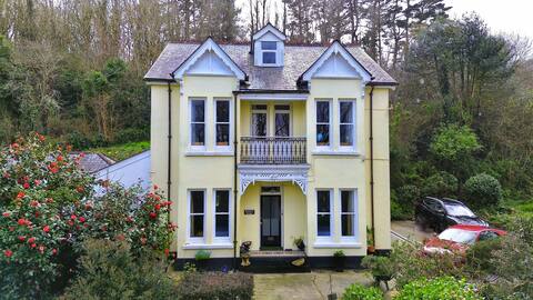 Amazing house: woodlands, gardens & near beaches!
