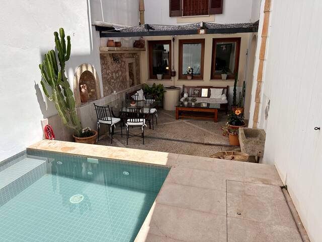 Casa Angels – with pool, parking, fast wifi