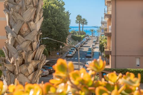 Beautiful three-room apartment with sea view, Albenga