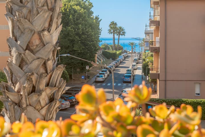 Beautiful three-room apartment with sea view, Albenga
