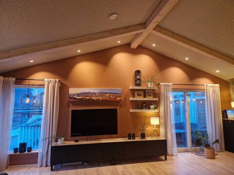 Top performing Airbnb: House 3 bdr, mountainview & 2min walk to the beach in Sogndal