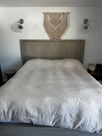 Remodeled Eichler Mid-Century House in Palo Alto gallery image 5