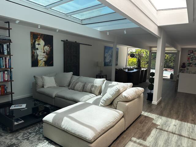 Remodeled Eichler Mid-Century House in Palo Alto gallery image 2